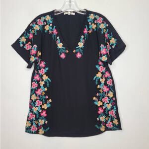 NWT Andre by Unit black floral embroidery short sleeve shirt - small